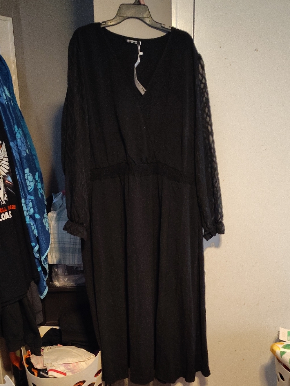 BloomChic Black V-Neck Long Sleeve Midi Dress